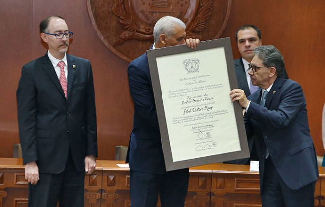 Fidel Castro contribuyó a forjar identidad latinoamericana: Alfredo Barrera