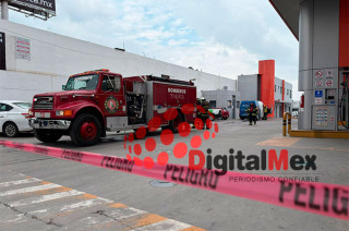 La fuga fue controlada minutos después y las actividades se normalizaron, con bomberos permaneciendo en el sitio para supervisión.