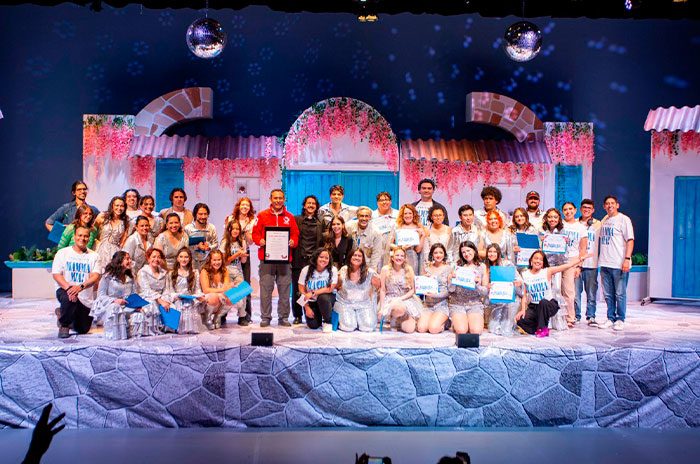 La temporada de Mamma Mia! concluyó en Toluca con cuatro funciones llenas, reconocimiento al talento local y la entrega simbólica de un donativo a la Cruz Roja Mexicana Delegación Toluca como parte de la iniciativa “El Arte también Salva Vidas”.