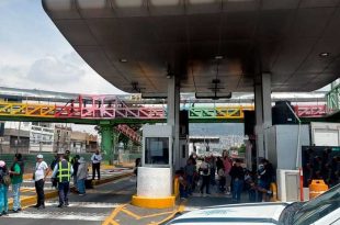 Docentes permiten el paso gratuito como parte de su paro nacional indefinido