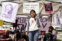 En un primer momento, se le había señalado a Roxana Ruiz de uso excesivo de la fuerza en legítima defensa.