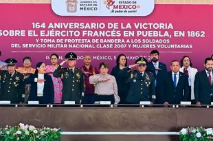 En el evento estatal, la gobernadora Delfina Gómez Álvarez entregó reconocimientos a tres jóvenes que realizan su Servicio Militar Nacional