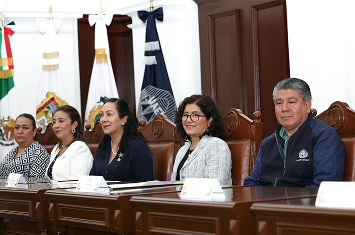 La rectora Martha Patricia Zarza Delgado destacó que la comunidad universitaria será la encargada de definir el rumbo de la próxima dirigencia sindical.