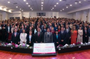 Magistradas, magistrados y personal judicial asistieron a la entrega de constancias del TDJ en la Escuela Judicial.